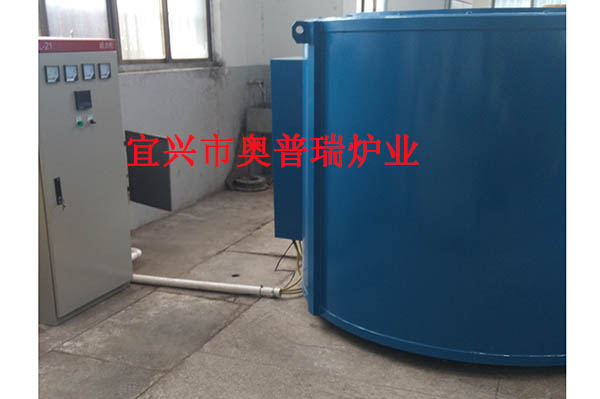 井式（滲碳、滲氮）電阻爐